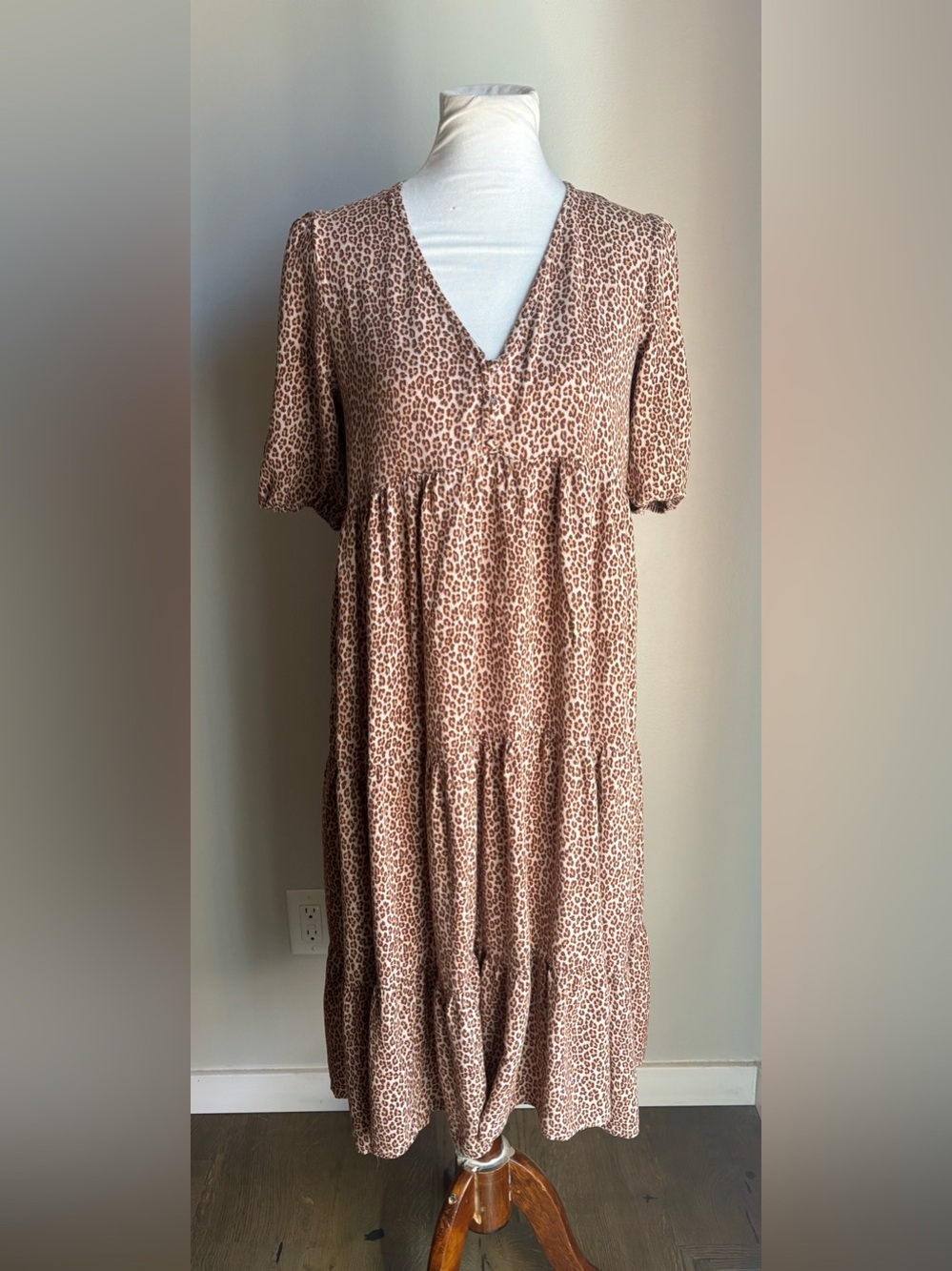 Petal & Pup Tiered Short Sleeve Rayon Midi Dress Leopard Print Size US4